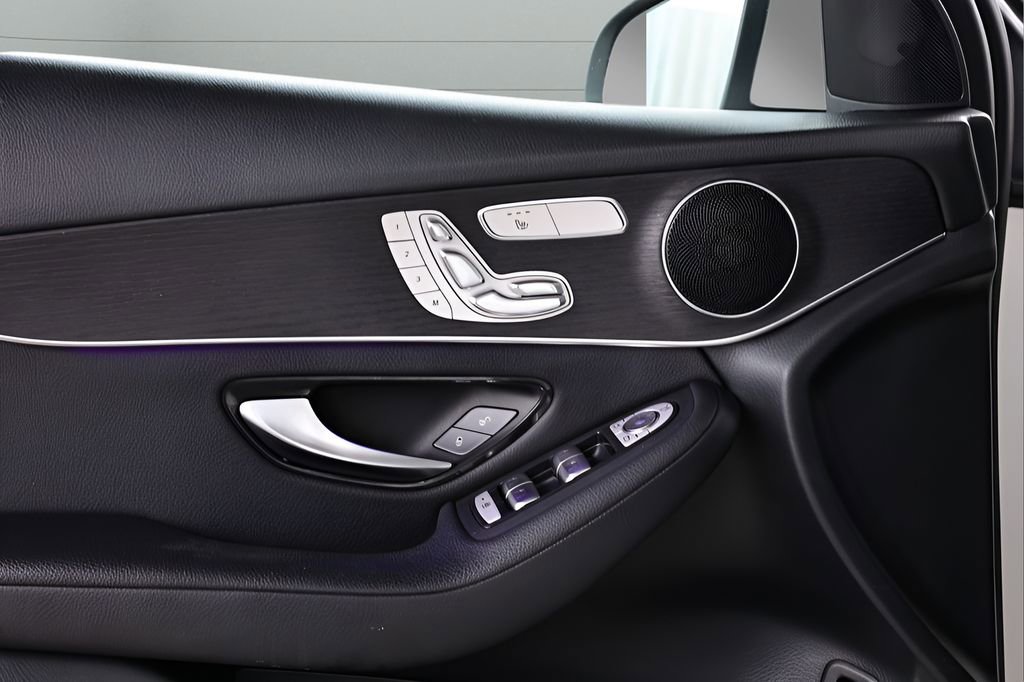 Used 2022 Mercedes-Benz GLC 300 4MATIC image 36