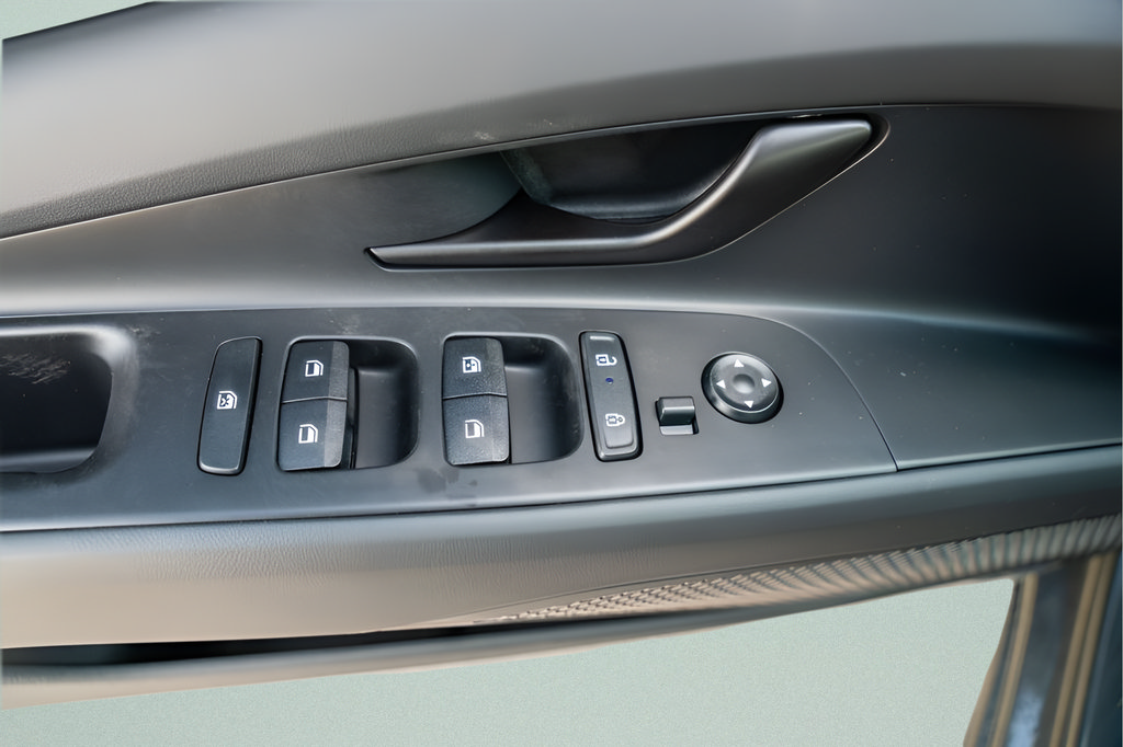 New 2025 Hyundai Elantra SEL FWD image 19