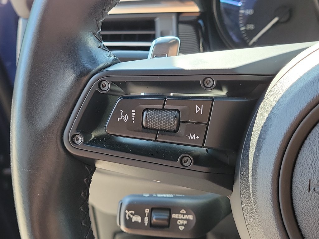 Certified 2024 Porsche Macan AWD/4WD image 38