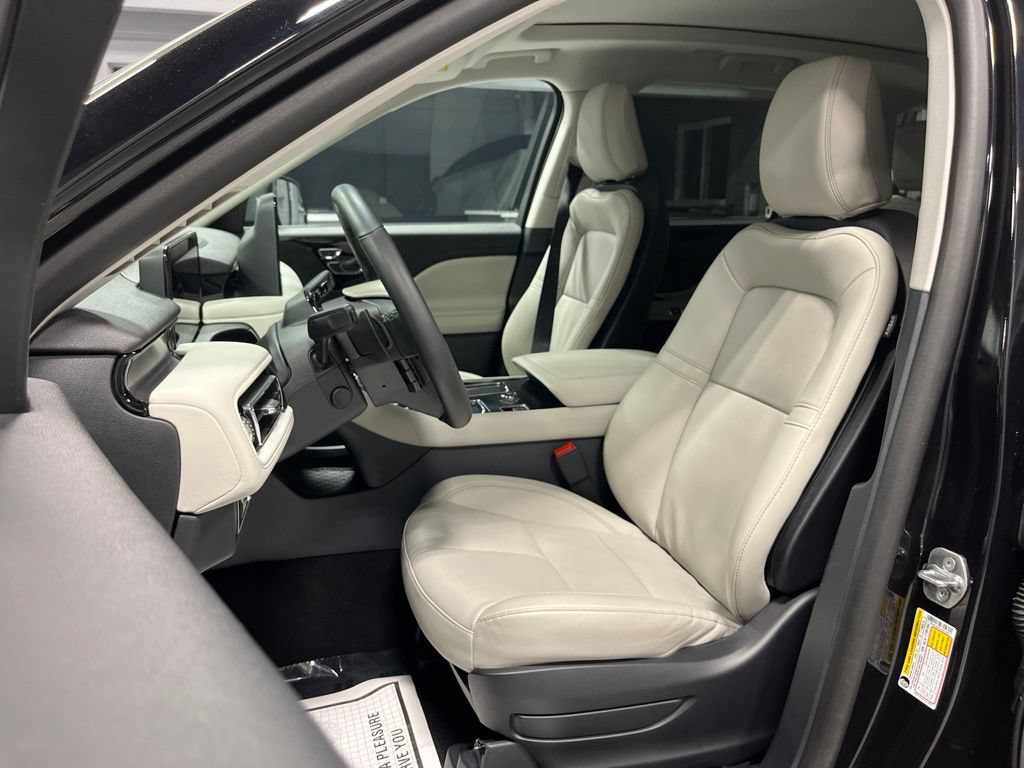 Used 2025 Lincoln Aviator AWD w/ Jet Appearance Package image 16