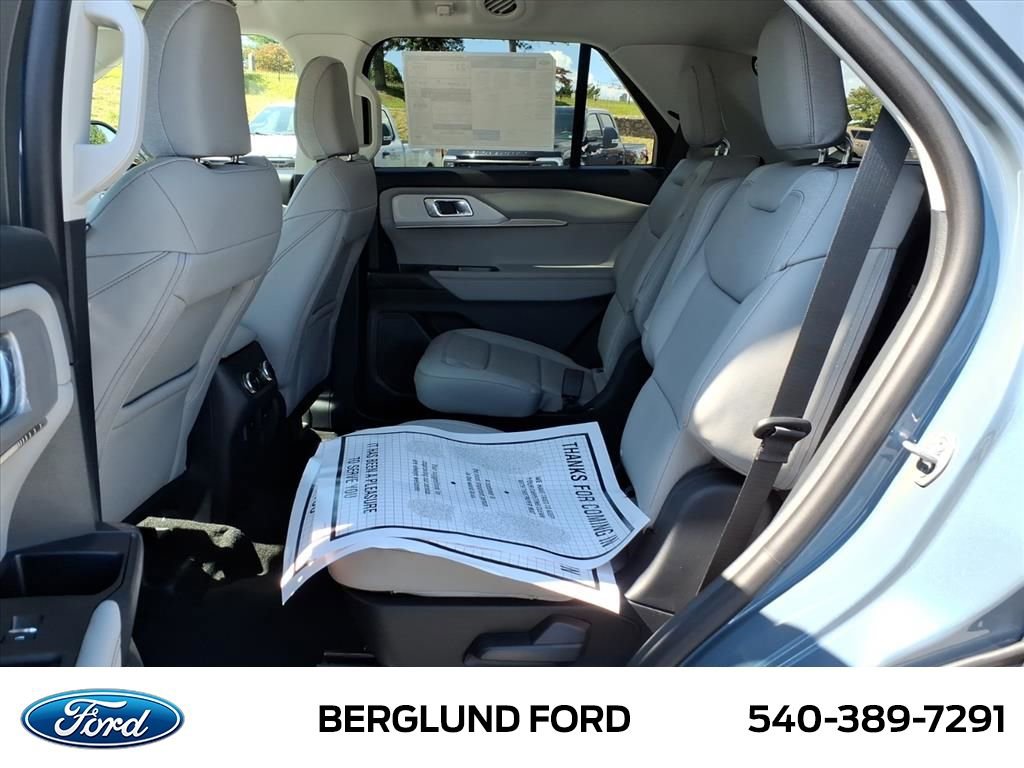 Used 2025 Ford Explorer Active w/ Active Comfort Package image 7