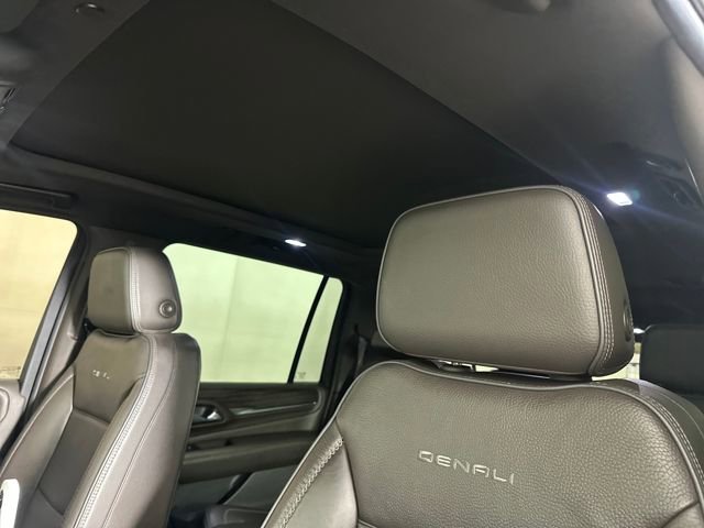 Used 2021 GMC Yukon XL Denali w/ Denali Premium Package image 12
