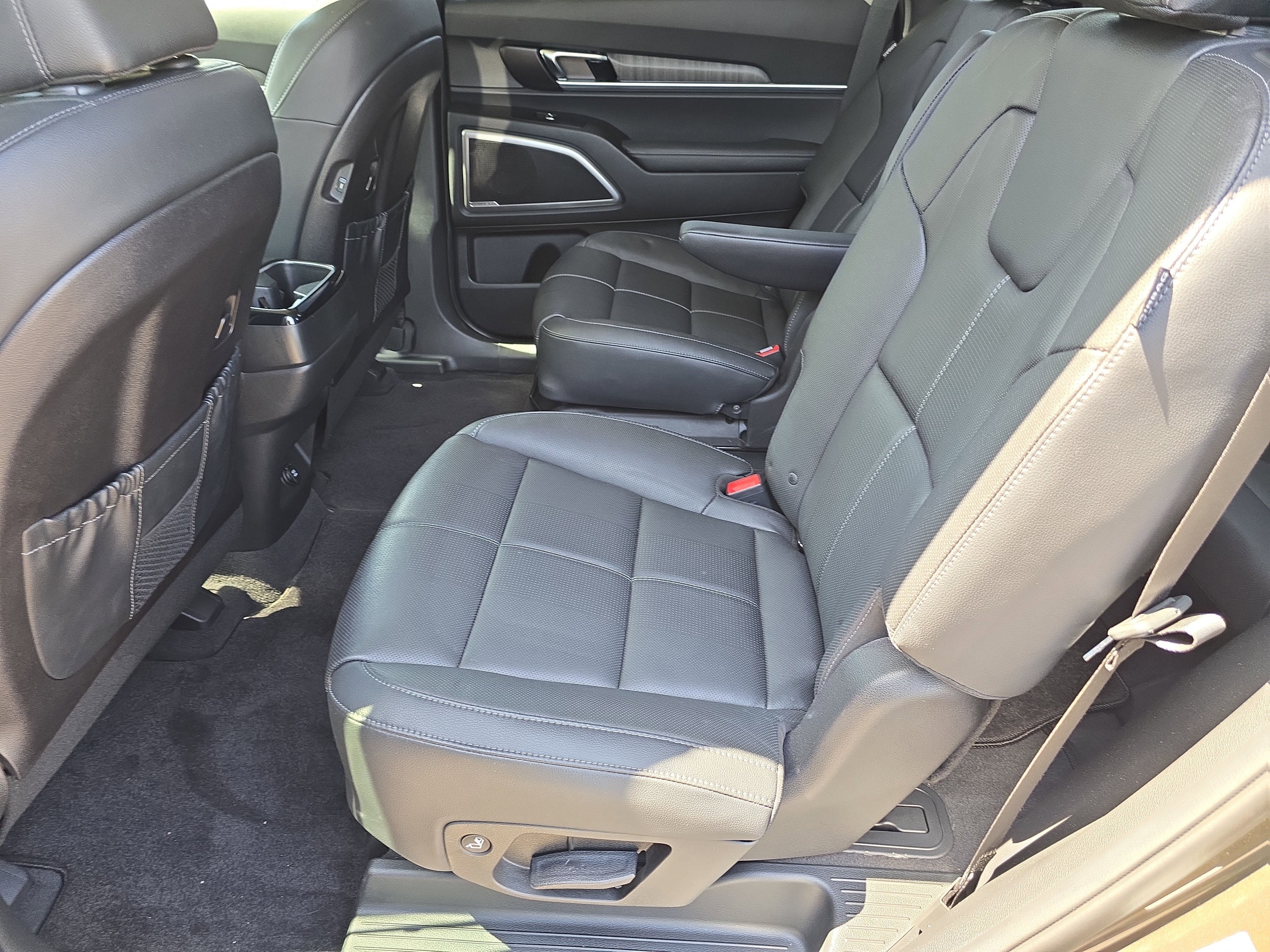 Certified 2023 Kia Telluride EX w/ EX Captain's Chair Package image 17