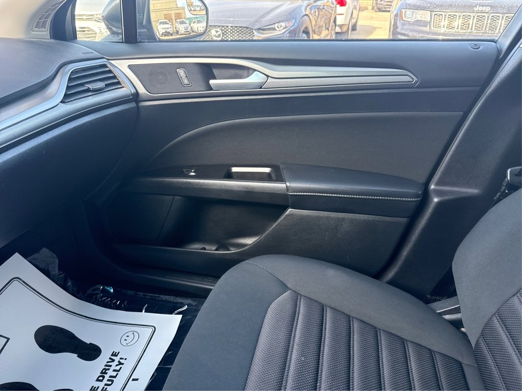 Used 2017 Ford Fusion SE image 26