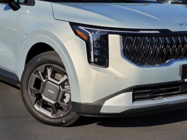 New 2026 Kia Carnival EX FWD image 3