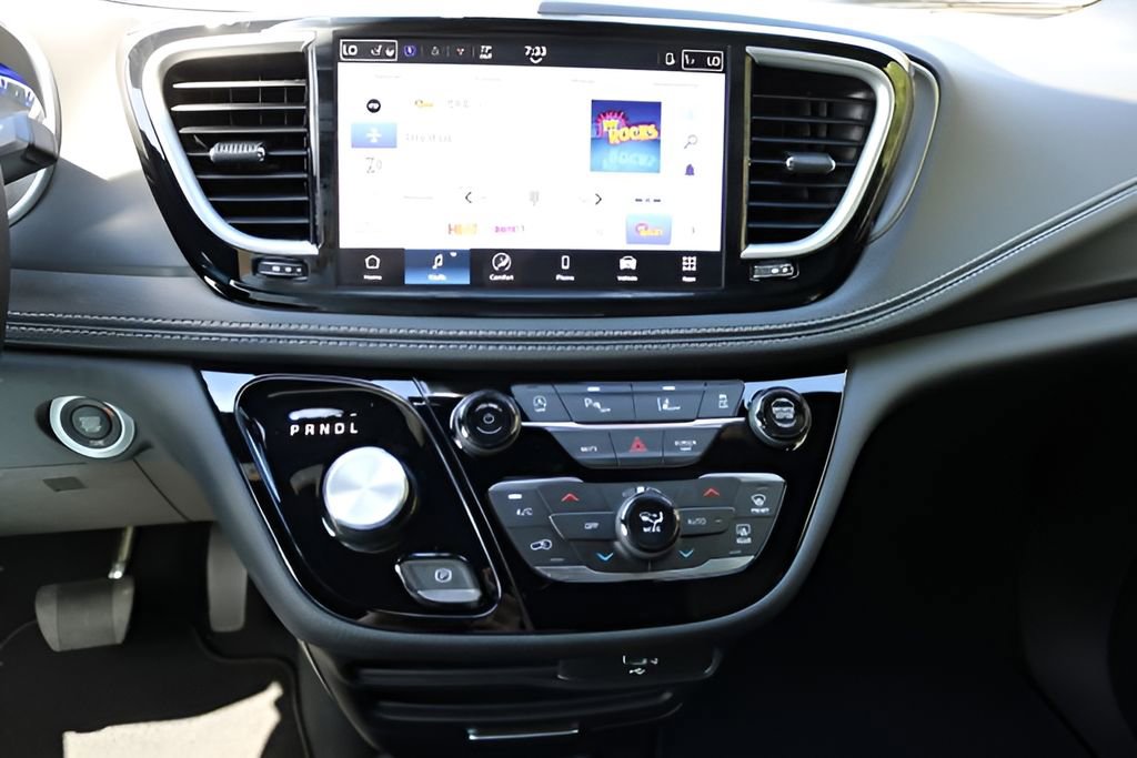 New 2026 Chrysler Pacifica Select FWD image 23