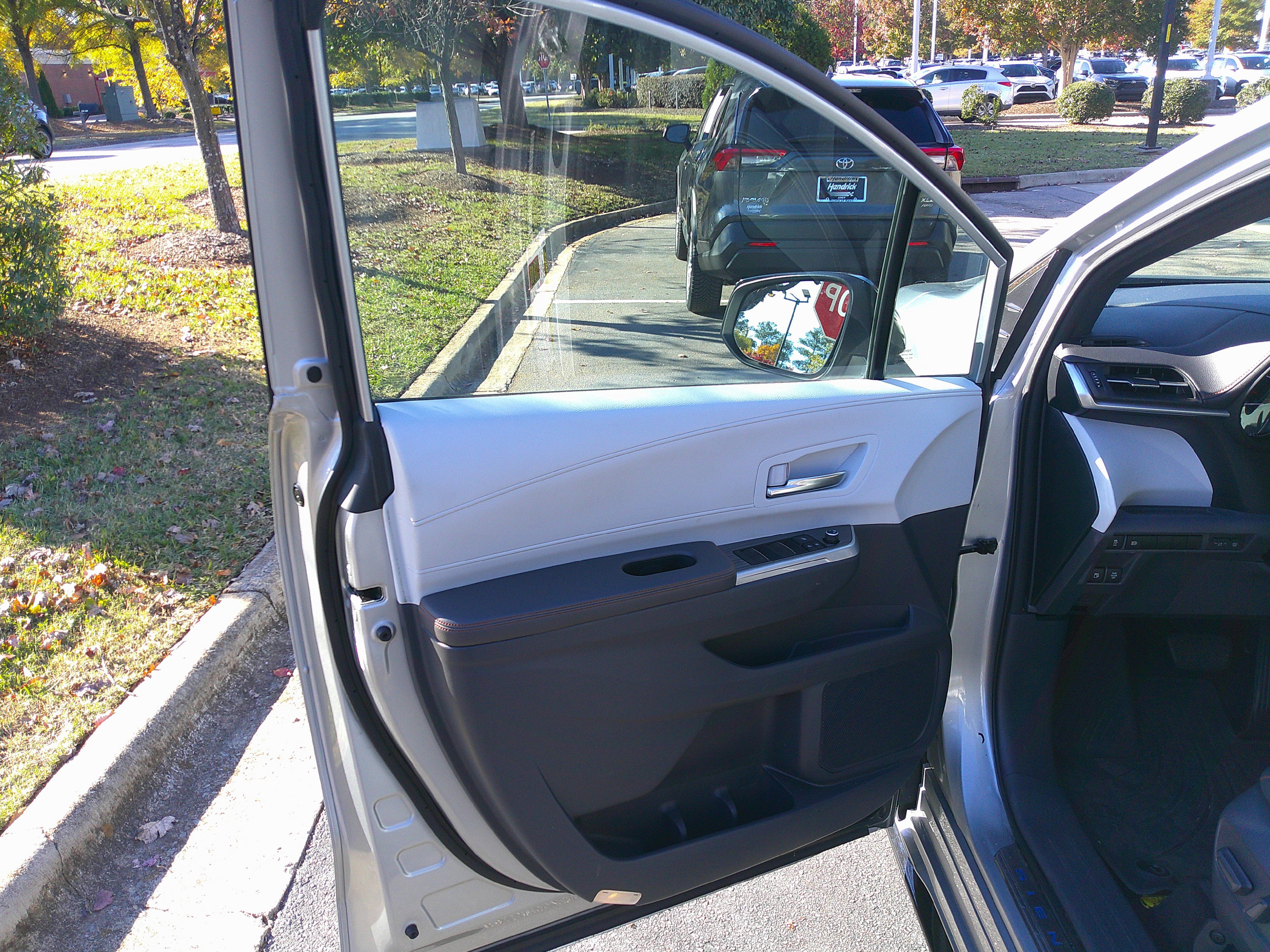 Used 2021 Toyota Sienna XSE image 17