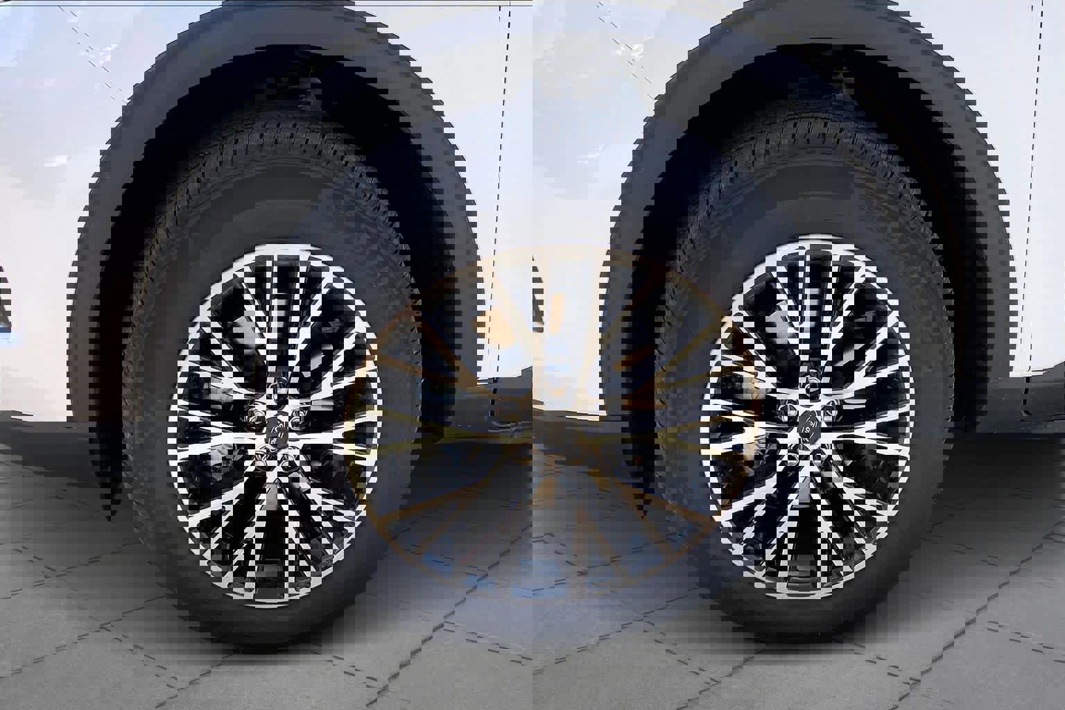 Used 2025 Ford Escape SE w/ Class II Trailer Tow Package image 10