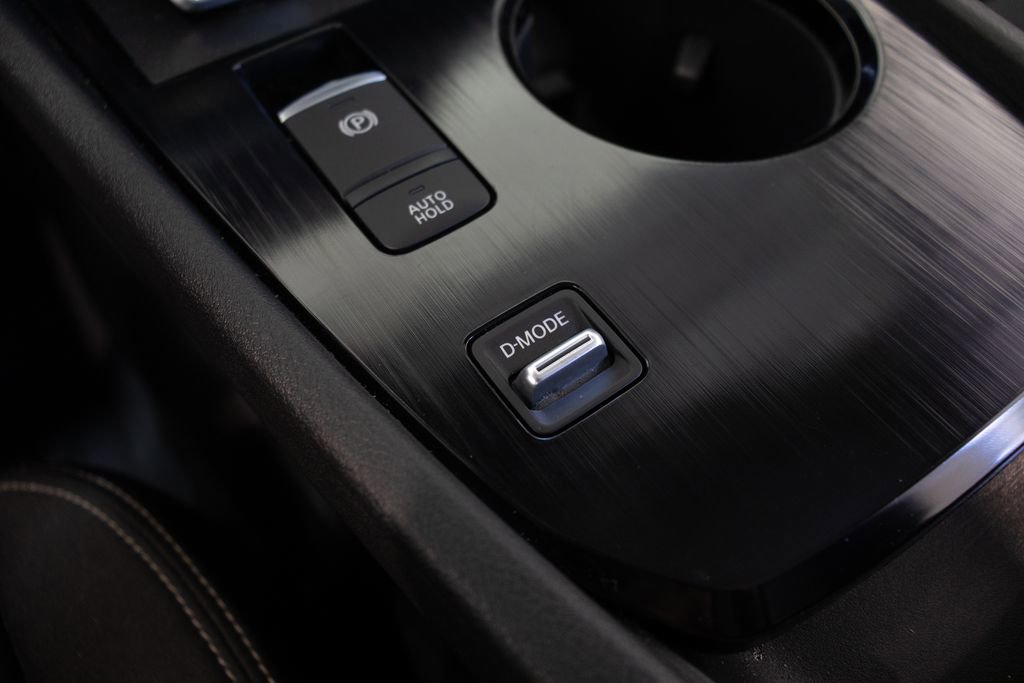 Used 2023 Nissan Rogue S image 32