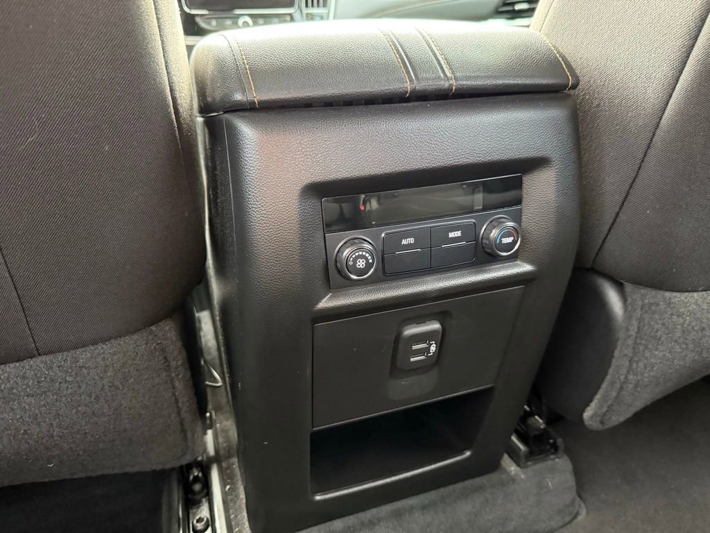 Used 2021 Chevrolet Traverse LT FWD image 25