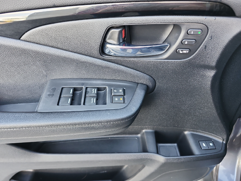 Used 2017 Honda Pilot Elite image 23