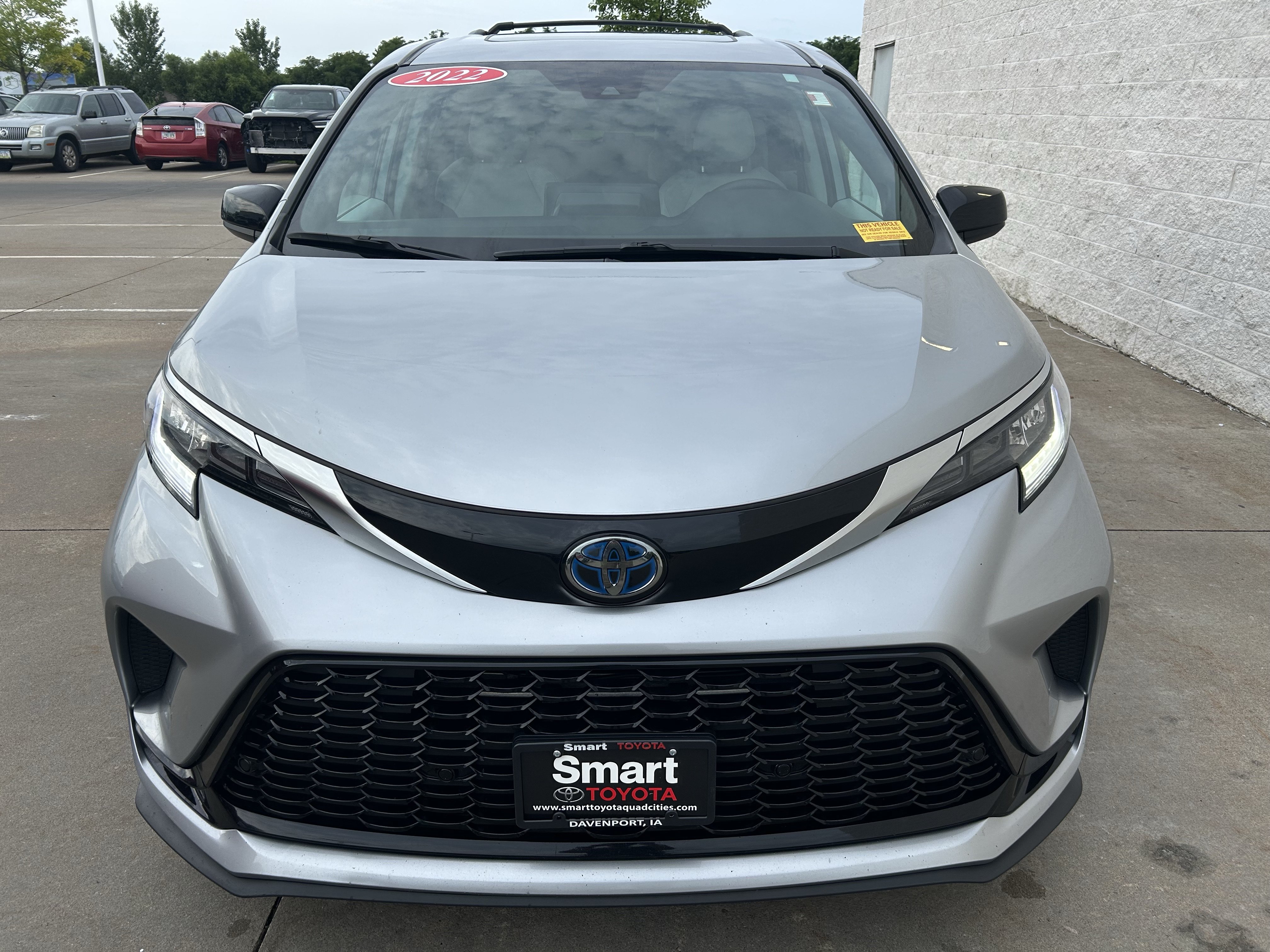 Used 2022 Toyota Sienna XSE w/ XSE Plus Package AWD/4WD image 2