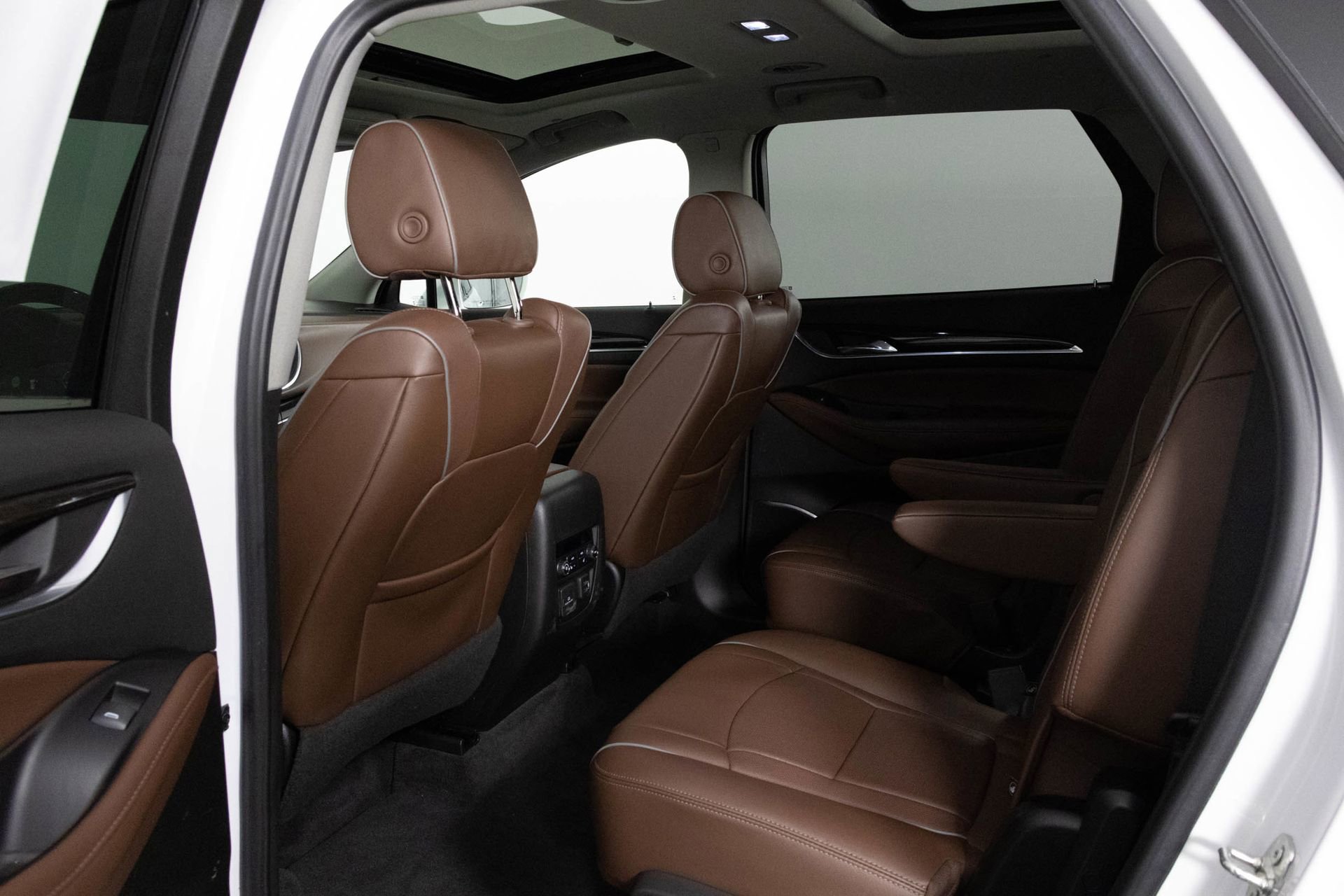 Used 2020 Buick Enclave Avenir w/ Avenir Technology Package image 34