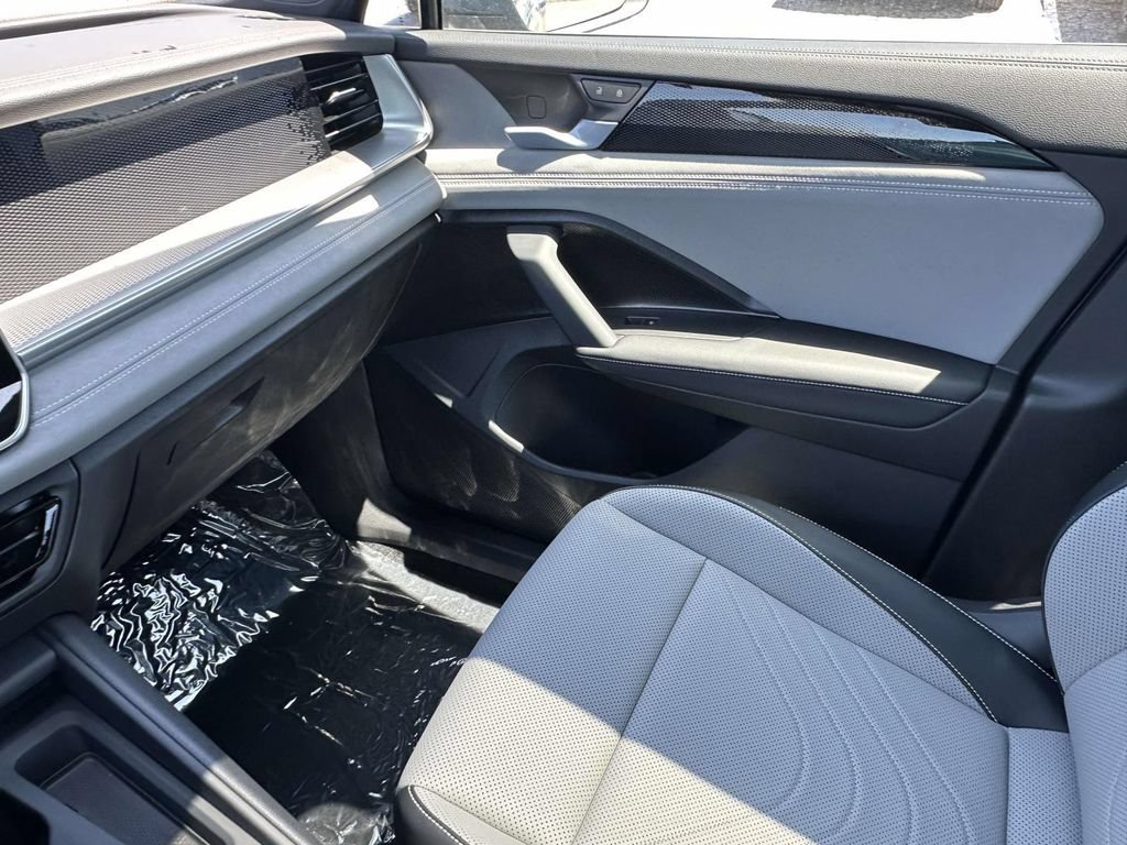 New 2026 Volkswagen Tiguan SE R-Line AWD/4WD image 26