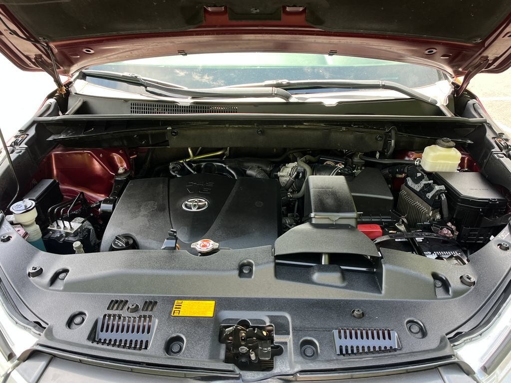 Used 2018 Toyota Highlander Plus AWD/4WD image 22