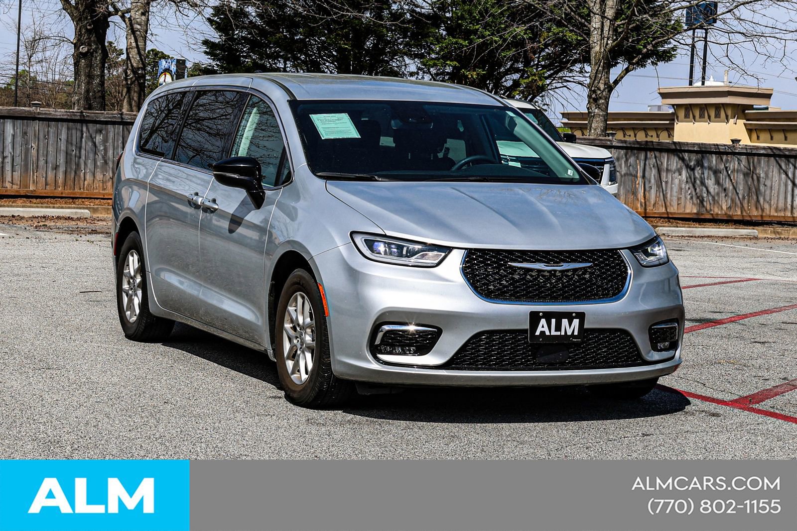 Used 2024 Chrysler Pacifica Touring-L image 6