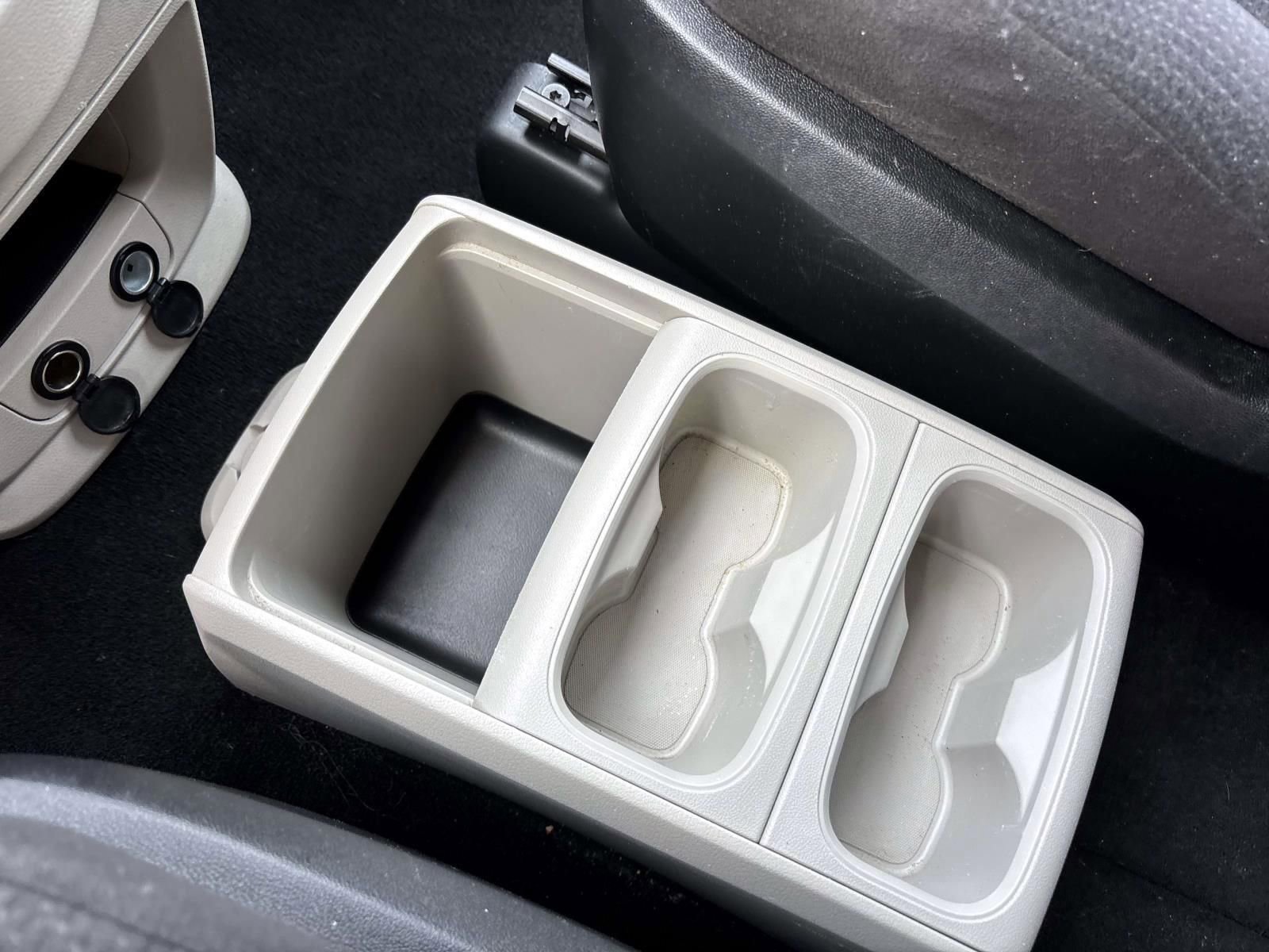 Used 2014 Dodge Grand Caravan SE image 24