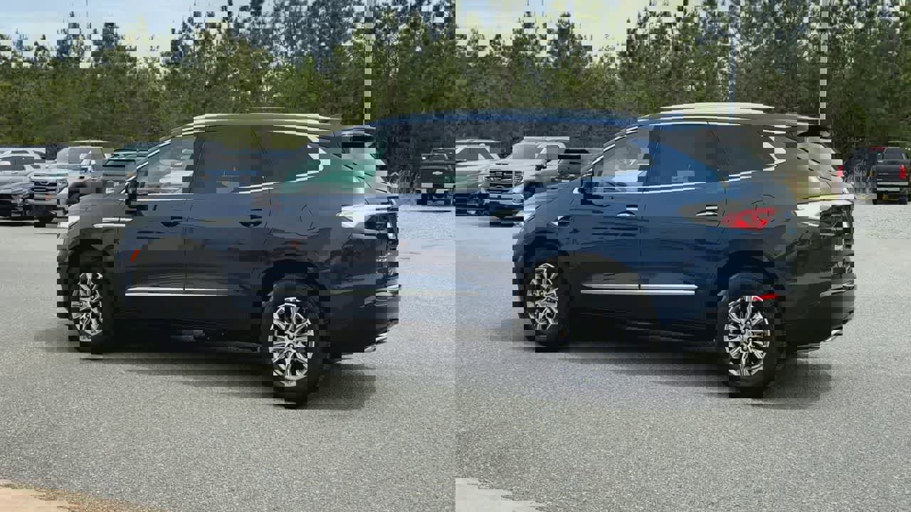 Used 2024 Buick Enclave Essence image 6