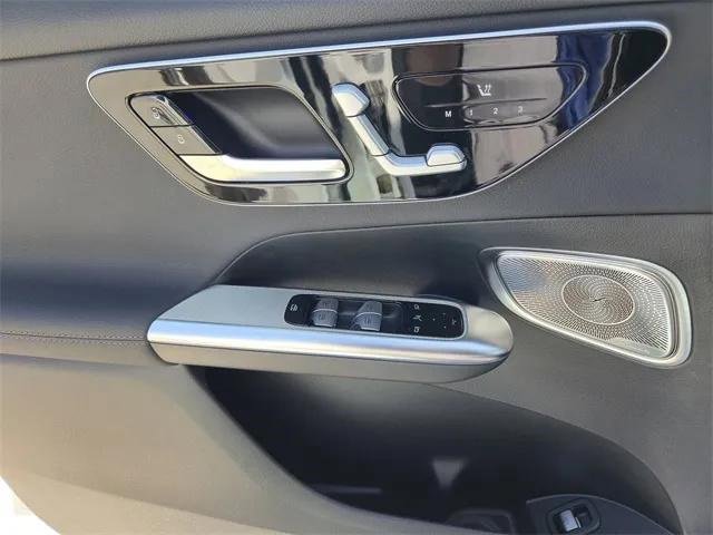 New 2025 Mercedes-Benz GLC 300 4MATIC image 24
