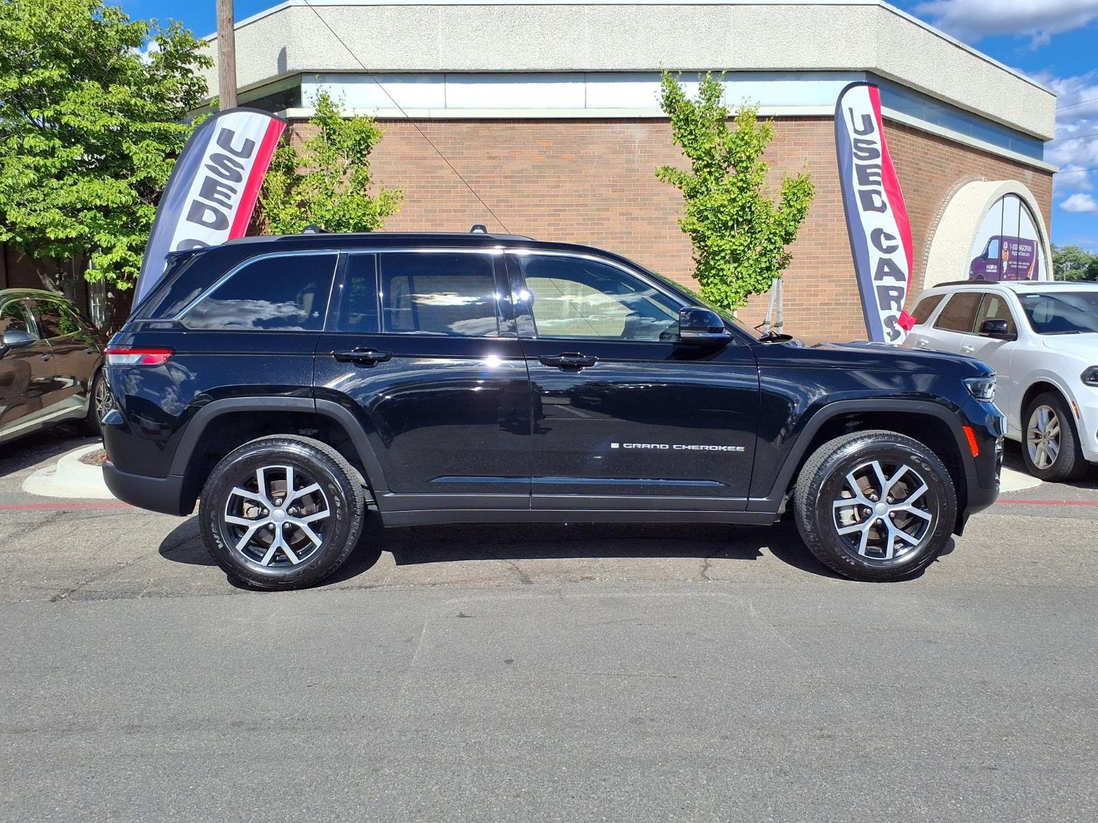Certified 2025 Jeep Grand Cherokee Limited AWD/4WD image 24