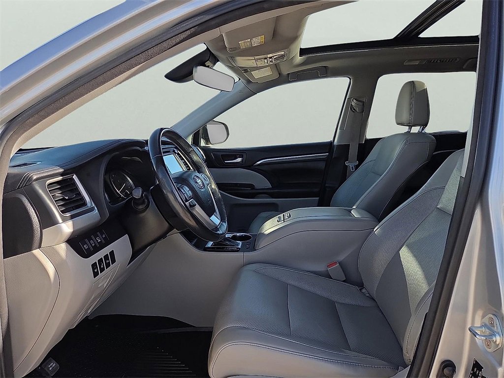 Used 2018 Toyota Highlander Limited image 12