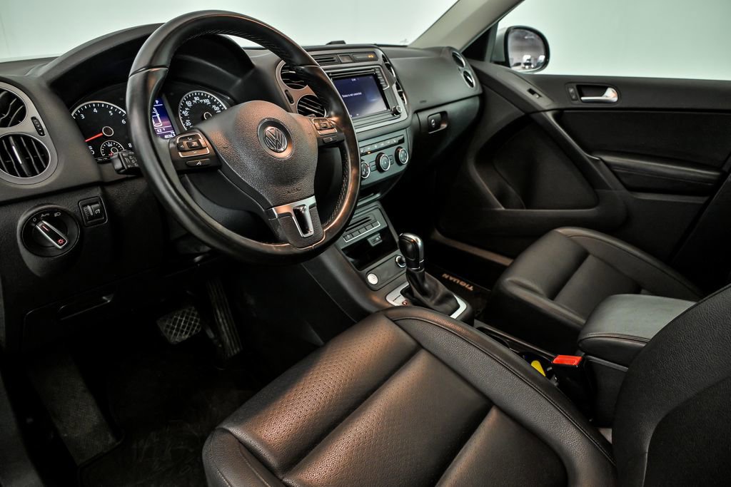 Used 2017 Volkswagen Tiguan S image 10