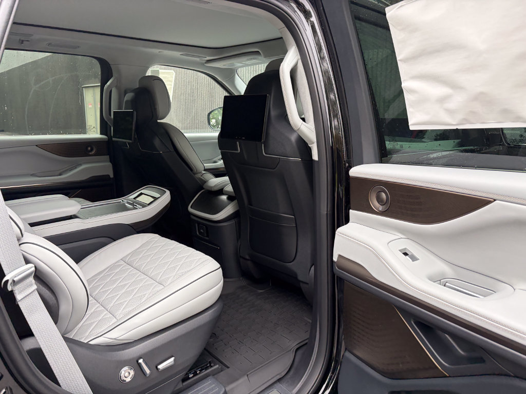 New 2027 Lincoln Navigator Black Label AWD/4WD image 31