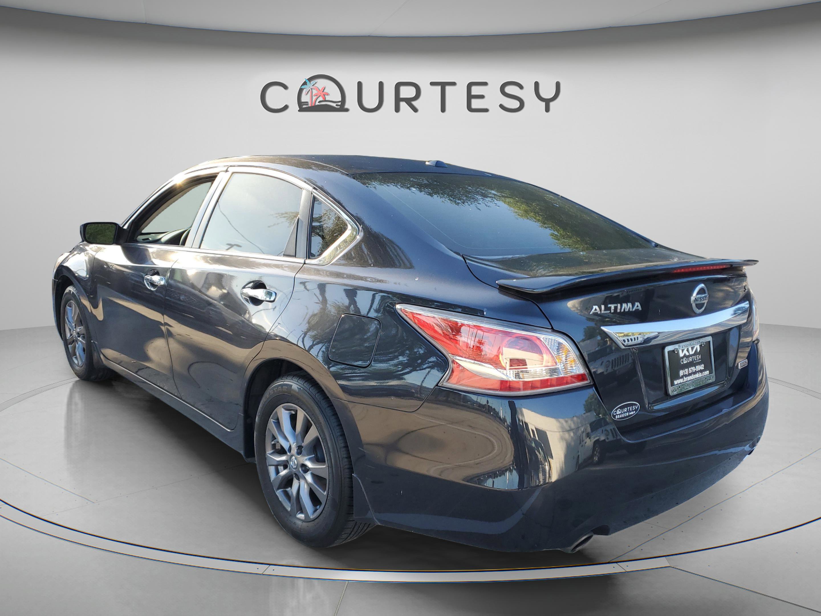 Used 2015 Nissan Altima 2.5 S w/ Special Edition Package FWD image 2