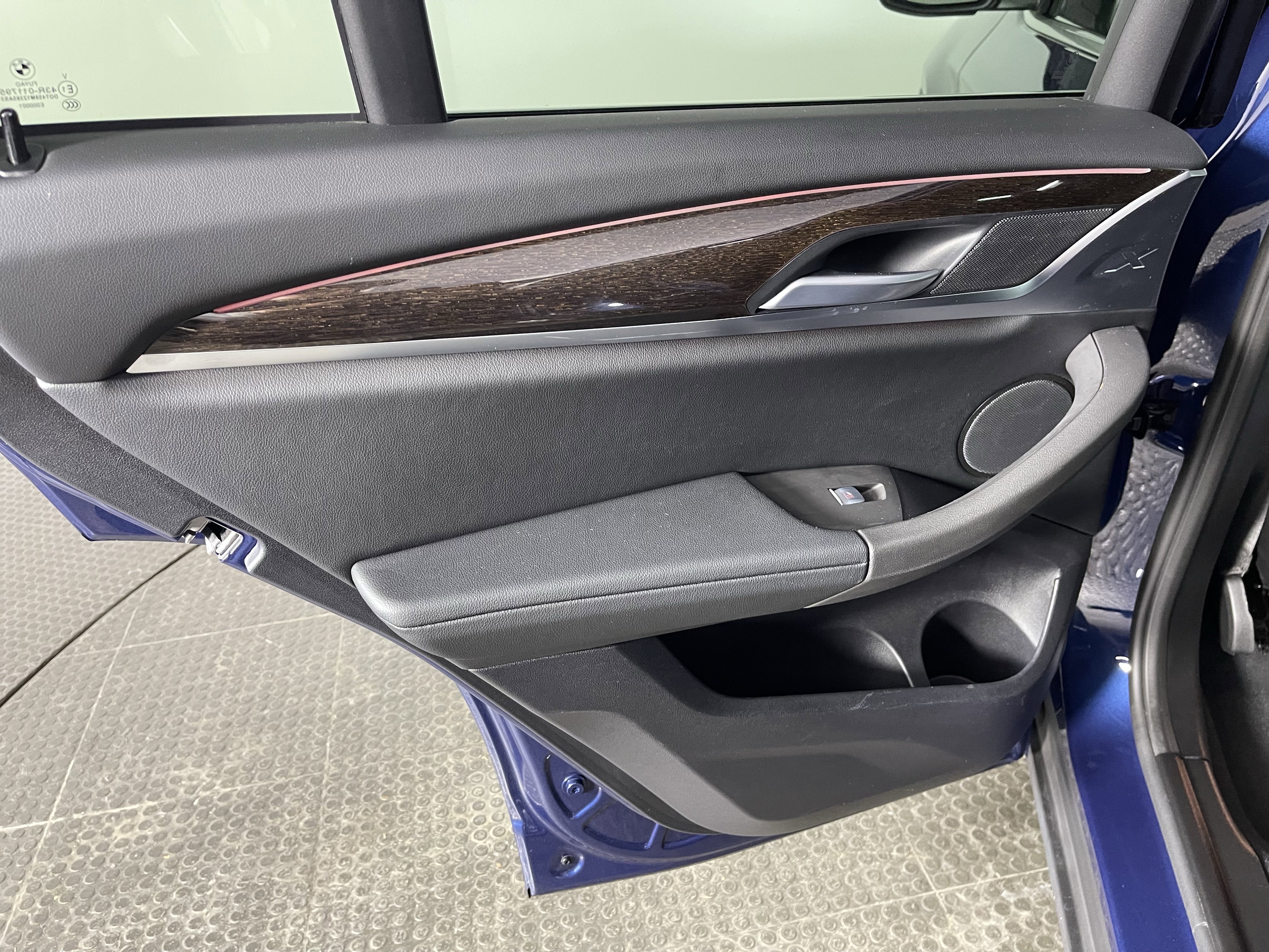 Certified 2025 BMW X4 xDrive30i image 15