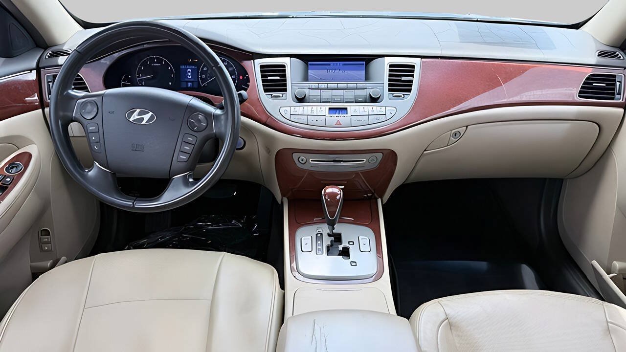 Used 2013 Hyundai Genesis 3.8 RWD image 12