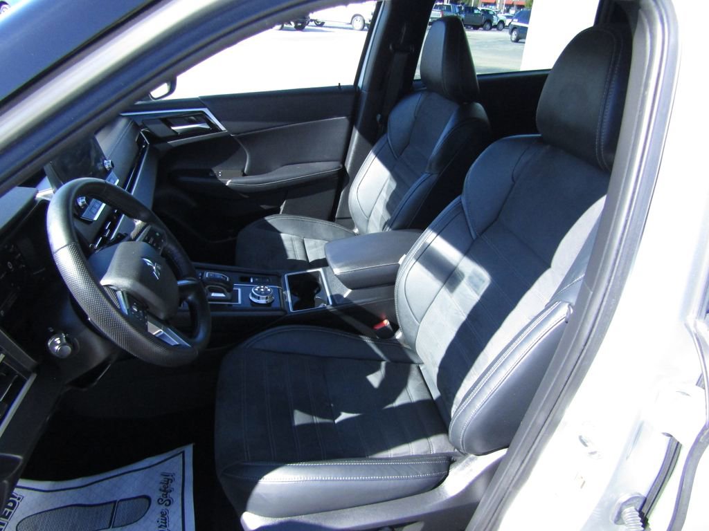Used 2023 Mitsubishi Outlander SE image 9