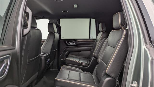 Used 2023 Chevrolet Suburban Premier image 16