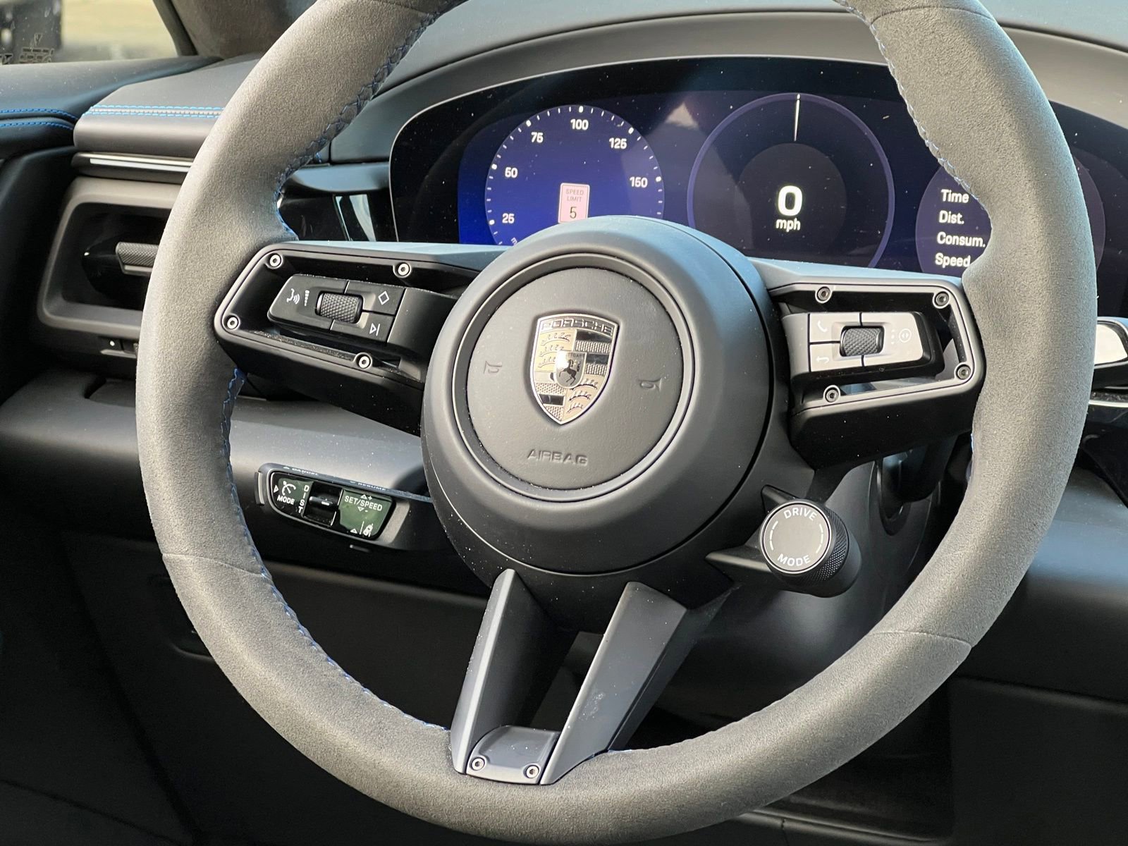 Certified 2025 Porsche Macan Turbo Electric image 22