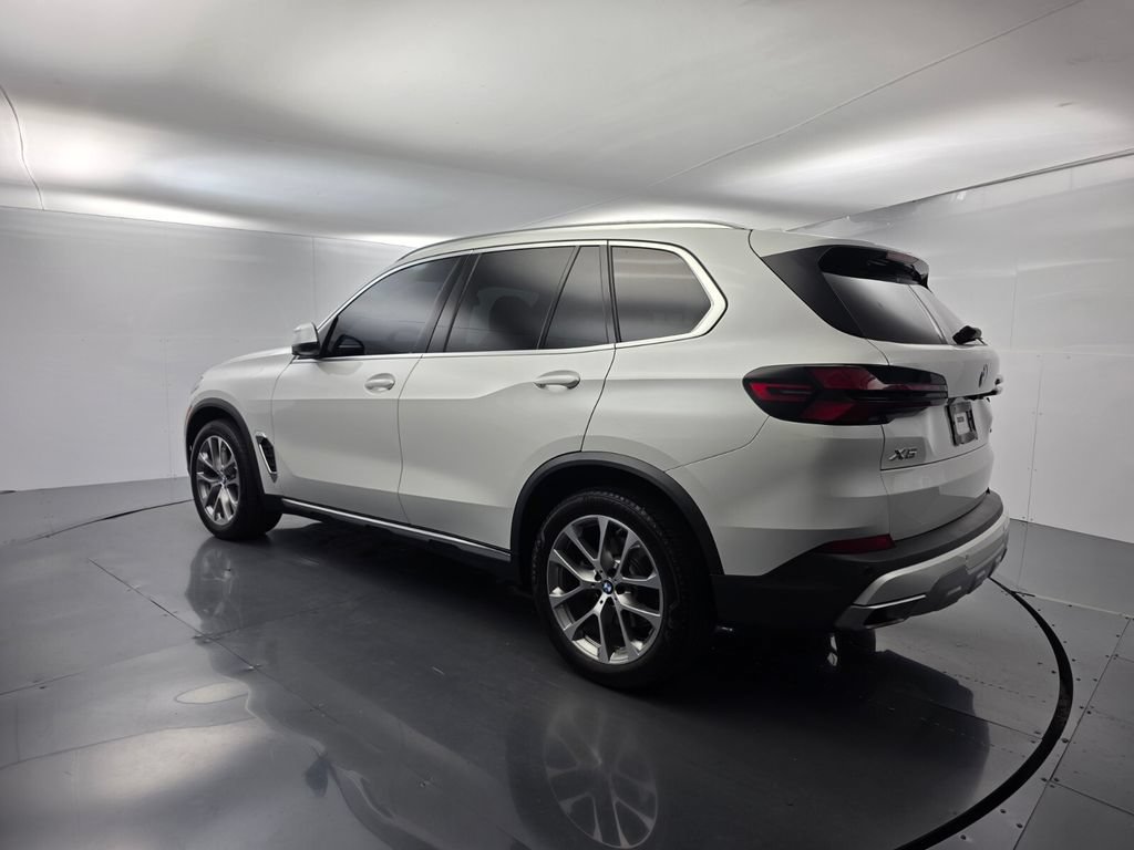 Certified 2024 BMW X5 xDrive40i w/ Premium Package AWD/4WD image 6