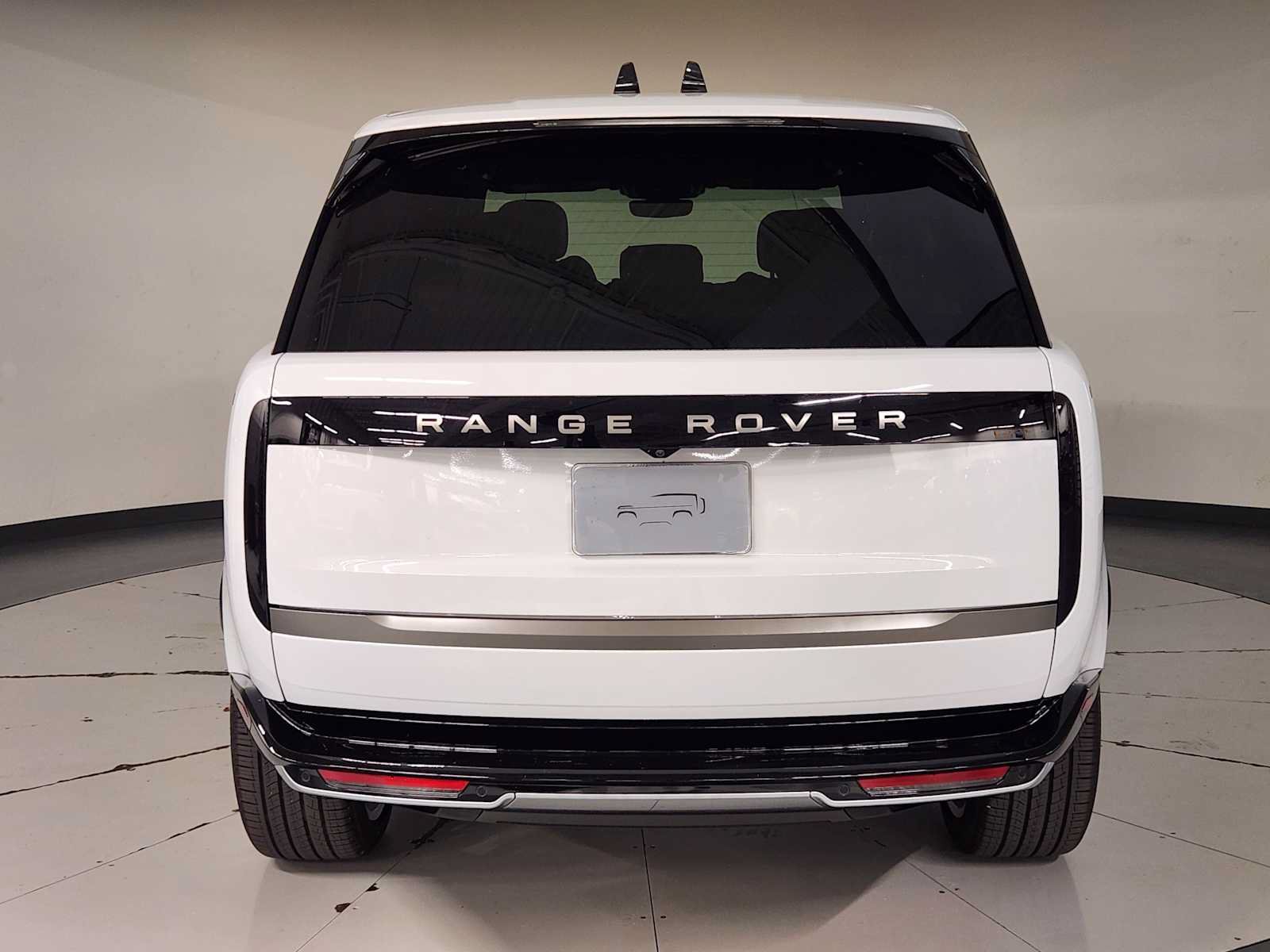 New 2026 Land Rover Range Rover Long Wheelbase SE AWD/4WD image 10