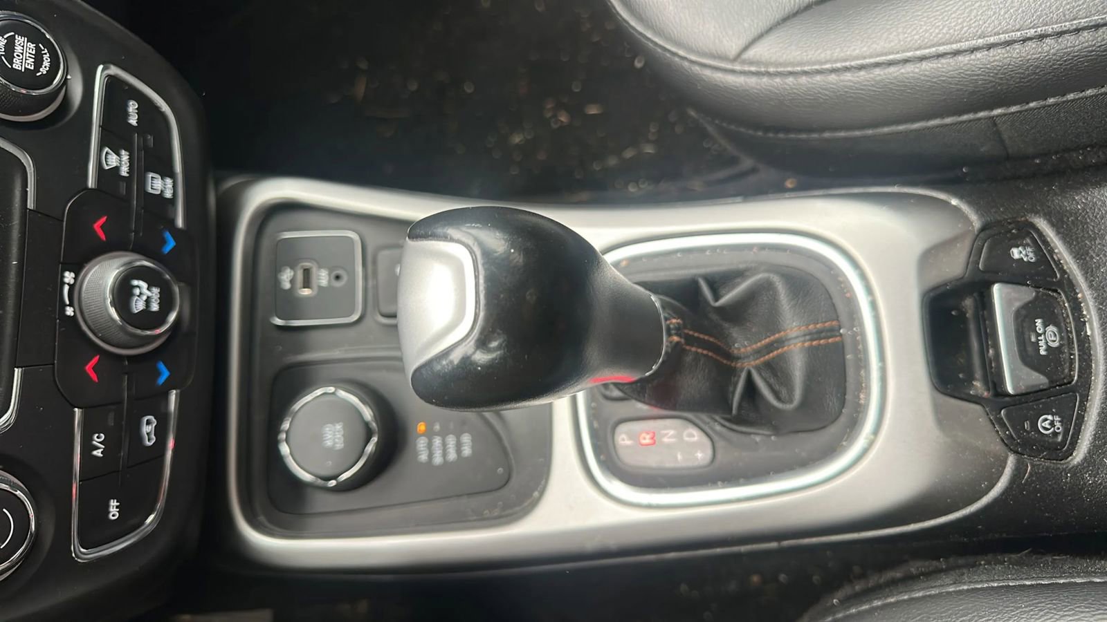 Used 2018 Jeep Compass Latitude w/ Popular Equipment Group AWD/4WD image 26