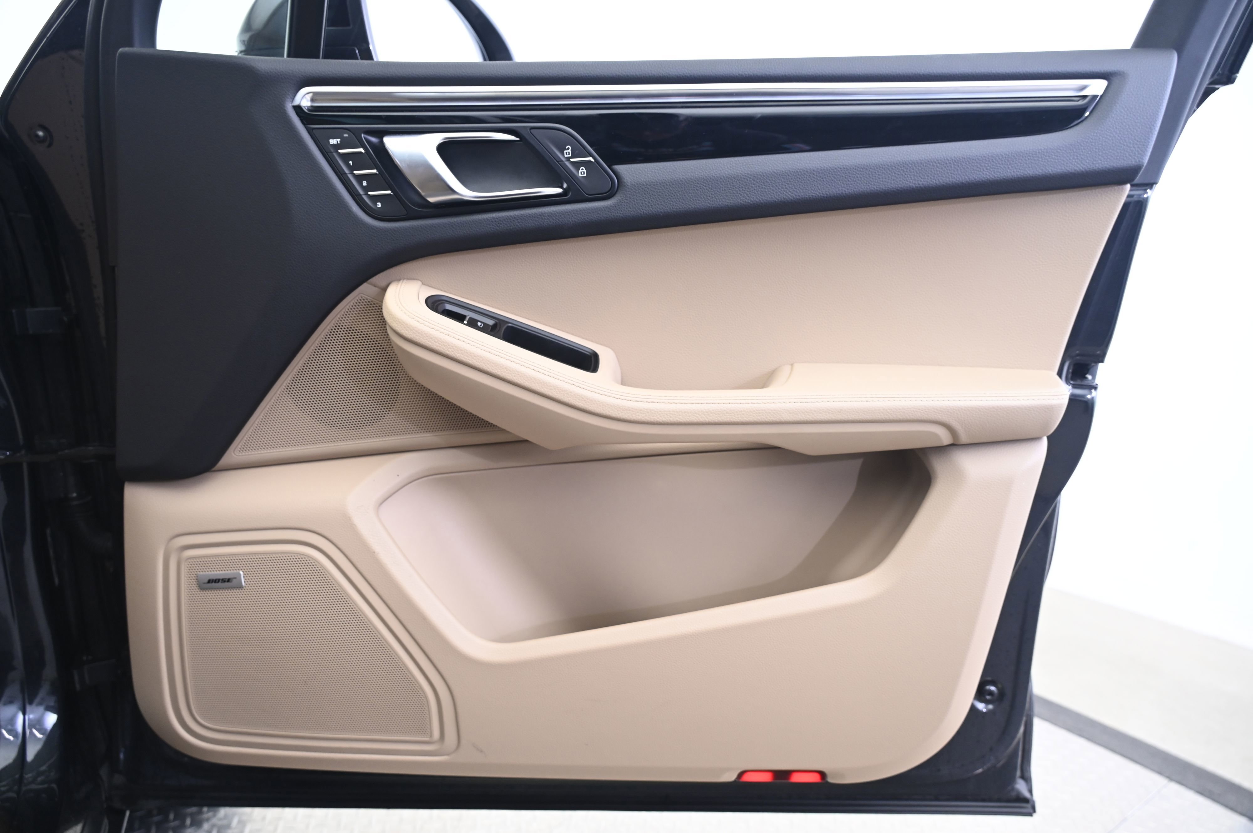 Certified 2024 Porsche Macan image 20