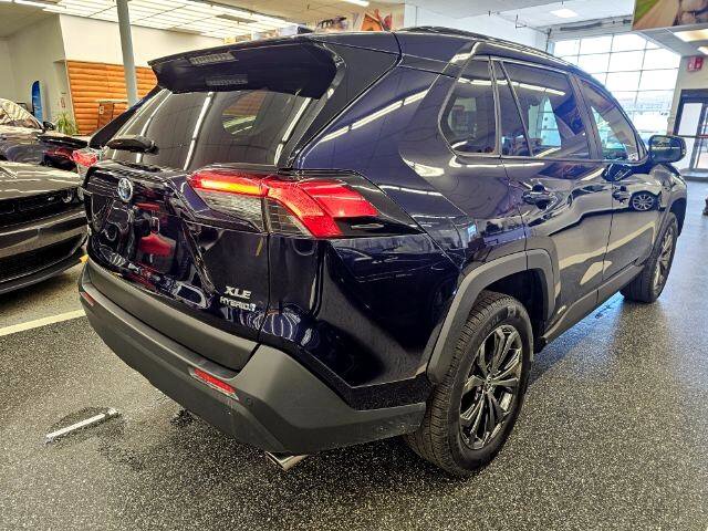 Used 2022 Toyota RAV4 XLE Premium image 5