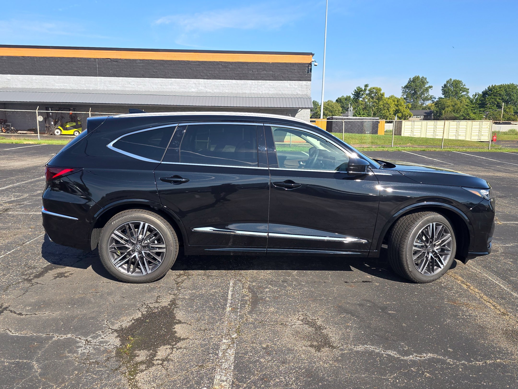 New 2026 Acura MDX w/ Advance Package AWD/4WD image 3