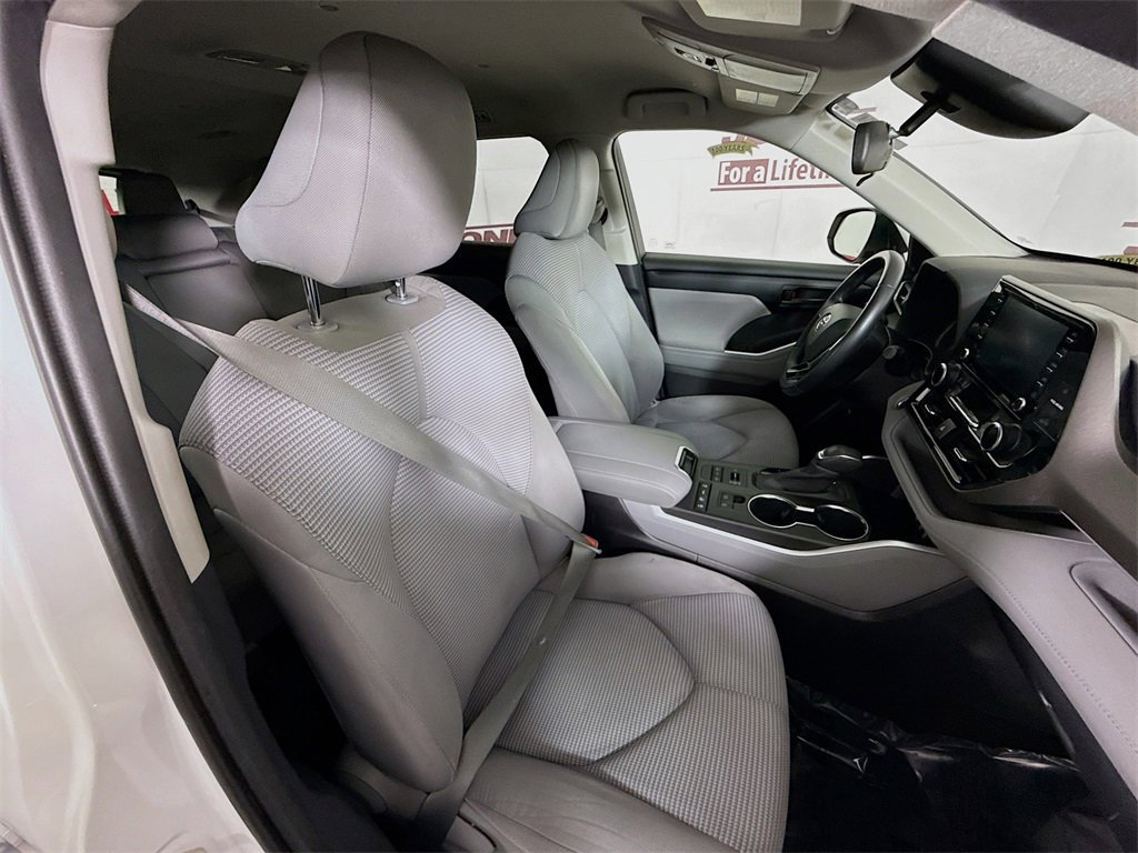 Certified 2020 Toyota Highlander LE image 34