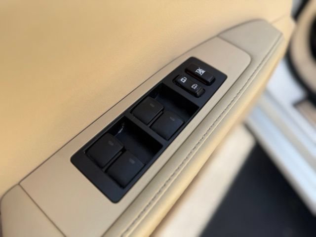 Used 2013 Lexus ES 300h w/ Luxury Pkg FWD image 13