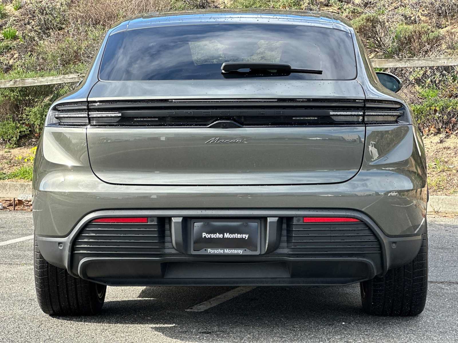 Certified 2025 Porsche Macan Electric RWD image 8