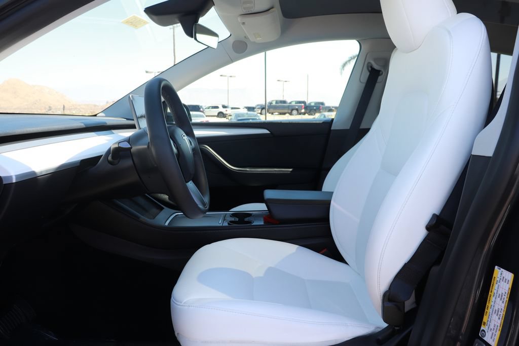 Used 2025 Tesla Model Y Long Range RWD image 11