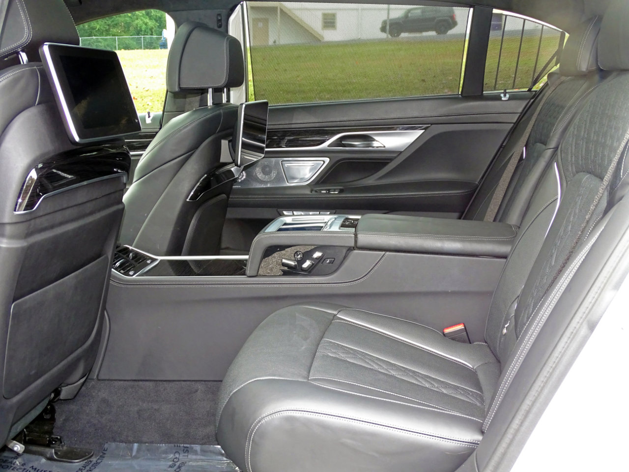 Used 2018 BMW 750i image 26