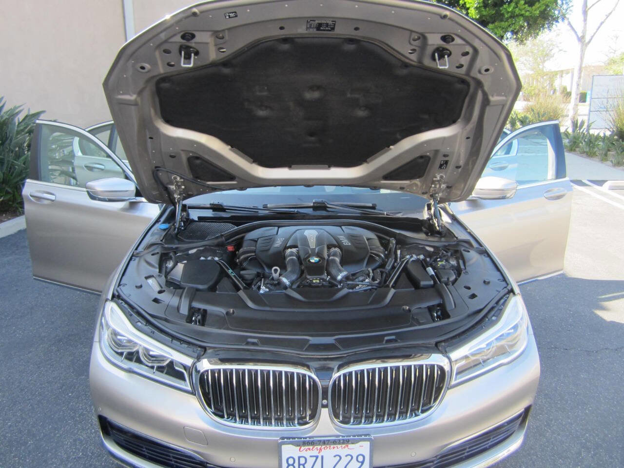 Used 2016 BMW 750i image 11