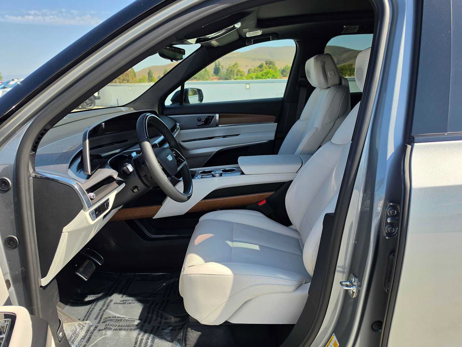 New 2027 Cadillac Vistiq Luxury w/ LPO, Premium Carpet Package AWD/4WD image 21