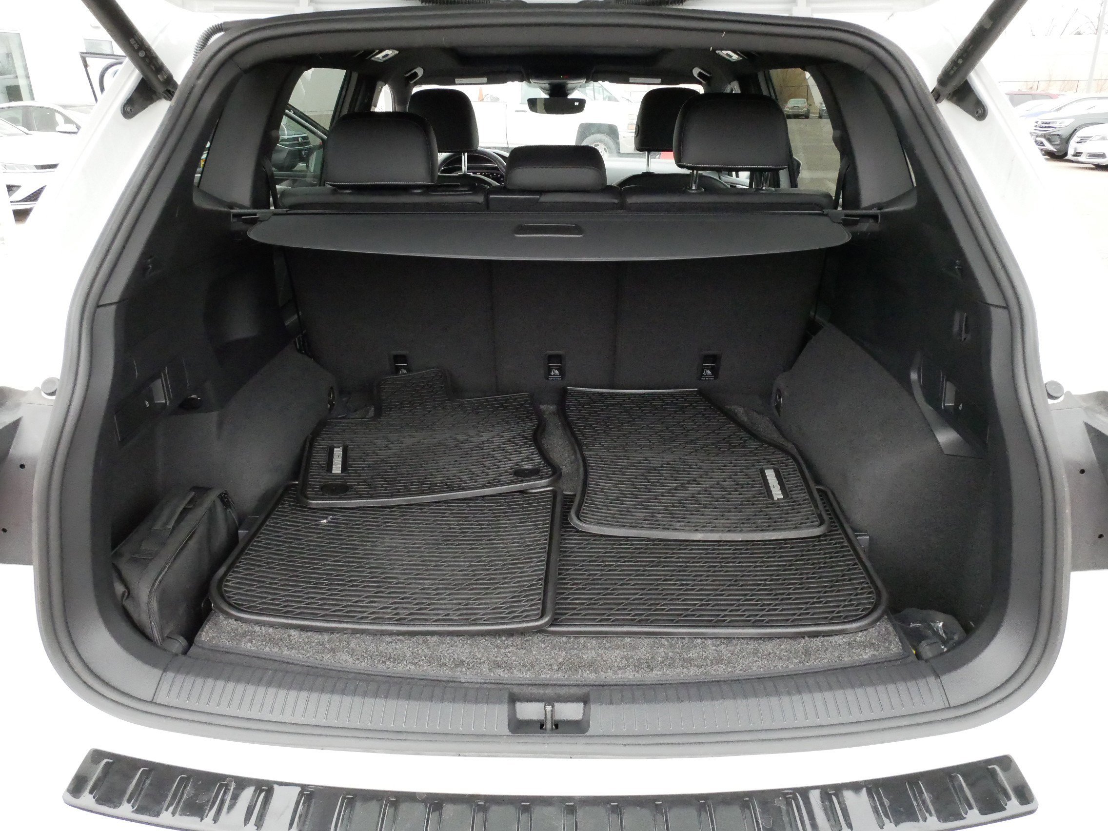 Used 2023 Volkswagen Tiguan SEL R-Line image 18