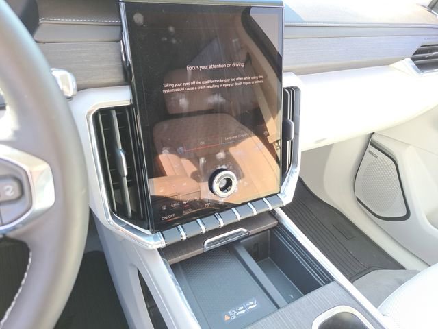 Used 2024 GMC Acadia Denali image 25