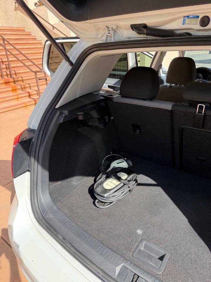 Used 2016 Volkswagen e-Golf SE w/ DC Fast Charging Package FWD image 18
