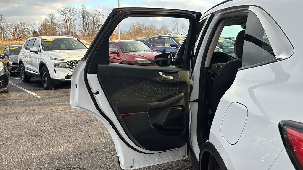 Used 2020 Ford Escape SE image 29